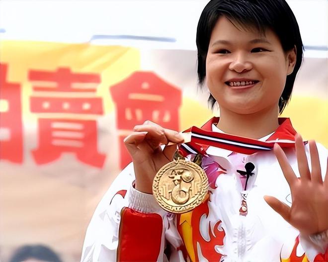 奥运举重冠军图片_中国举重奥运冠军照片_奥运会举重冠军叫什么名字
