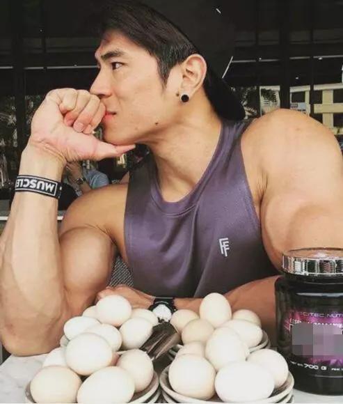 蛋白粉健身明星吃的是什么_明星健身吃蛋白粉_蛋白粉健身明星吃多少合适