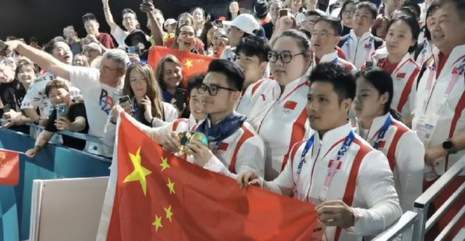 奥运举重比赛冠军_奥运举重冠军多少公斤_中国举重奥运冠军照片