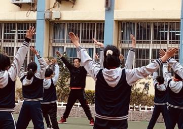 体育健康课评课_体育课堂评课稿_健康常识体育评课
