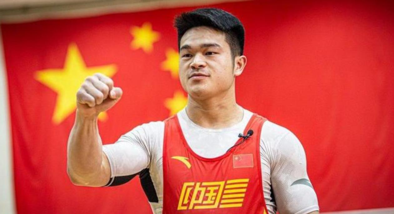 赛举重冠军训练世界前十名是谁_举重比赛冠军_举重世界冠军赛前训练