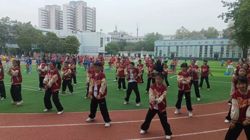 广播体操功夫少年_学生功夫广播体操_中小学生广播体操功夫青春