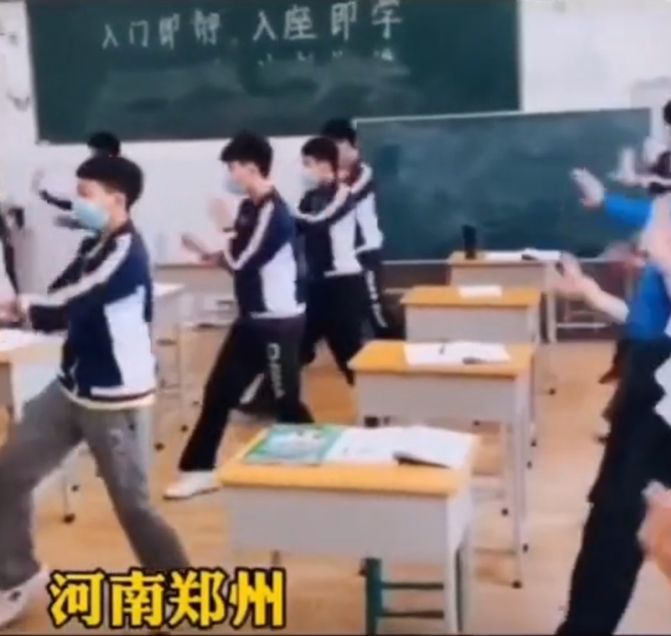 中学生体操运动视频锻炼_中学生简单体操动作_中学生体操视频教学
