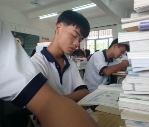 中学生体操视频教学_中学生简单体操动作_中学生体操运动视频锻炼