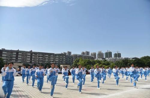 中学生体操视频教学_中学生简单体操动作_中学生体操运动视频锻炼