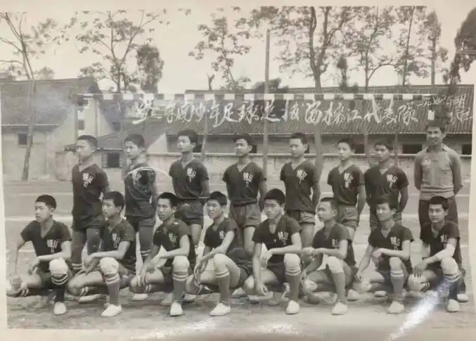 贺兰县职工足球比赛规则_足球人员规则_足球比赛人员规则介绍